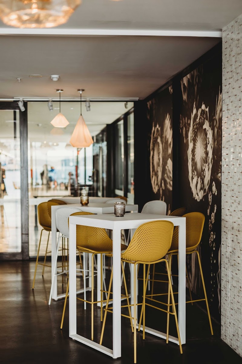 Waterline Brooke Street Pier Lounge Bar & Eatery